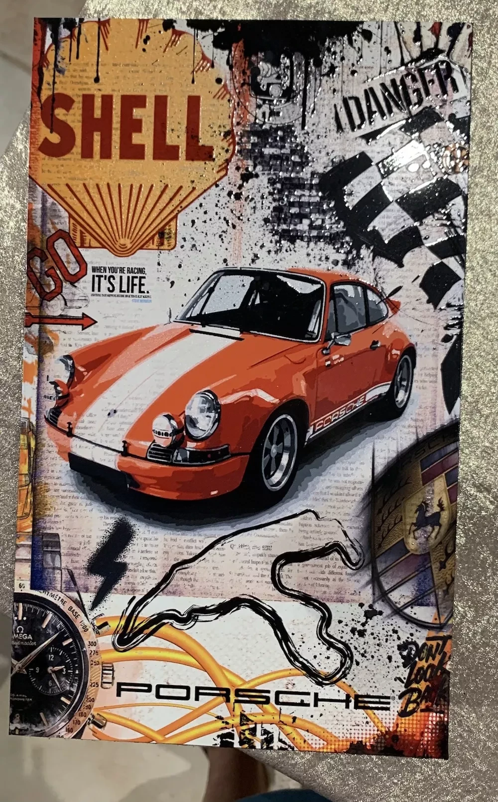 œuvre porsche shell de l'artiste YANN DEHAIS